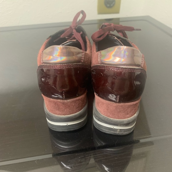 Shoes 👟 - Picture 2 of 3